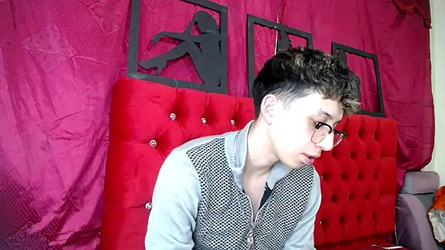 Snapshot of _Thomas_hot_ chatting on 03-23-25, 04:27  Thomas hot  online show from 03-23-25, 04:27