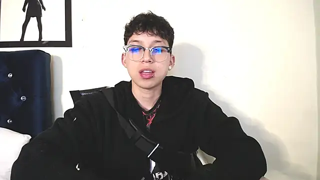 Snapshot of _Thomas_hot_ chatting on 10-24-25, 01:35  Thomas hot  online show from 10-24-25, 01:35