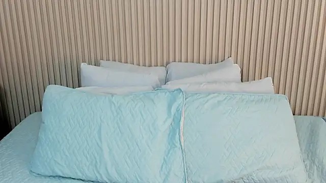 charlottebrowns  online show from 10-21-25, 12:17