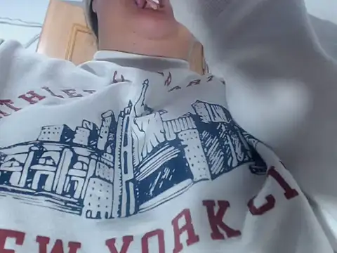 Snapshot of WhorePISSsquirt chatting on 03-12-26, 10:38 WhorePISSsquirt online show from 03-12-26, 10:38