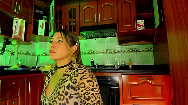 LaureenHills online show from 02-08-25, 02:58