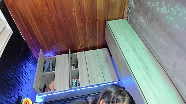 LaureenHills online show from 10-03-25, 03:36