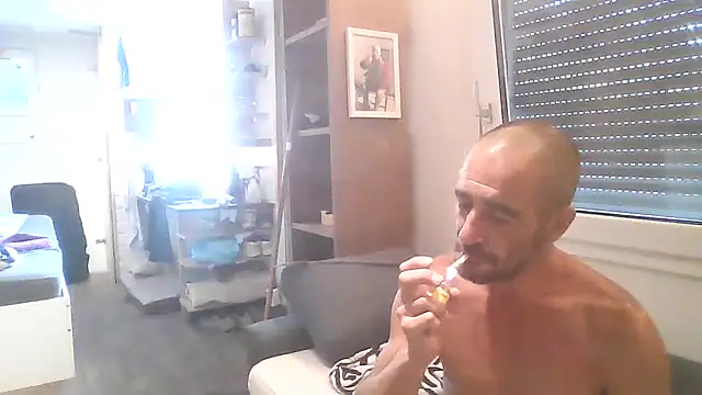 Snapshot of Pourquoipas chatting on 07-15-26, 04:45 Pourquoipas online show from 07-15-26, 04:45