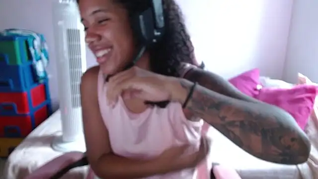 TiffanyRoouse online show from 01-19-25, 10:39