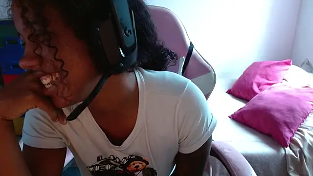 TiffanyRoouse online show from 02-11-25, 09:25