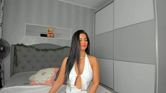 Snapshot of _adelle chatting on 01-04-25, 01:42 adelle online show from 01-04-25, 01:42