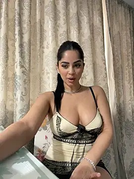 Snapshot of _adelle chatting on 02-27-25, 12:13 adelle online show from 02-27-25, 12:13