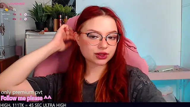 Snapshot of me__hanna chatting on 11-10-25, 12:09 me hanna online show from 11-10-25, 12:09