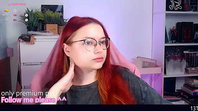 Snapshot of me__hanna chatting on 11-11-25, 10:10 me hanna online show from 11-11-25, 10:10