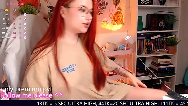 Snapshot of me__hanna chatting on 11-26-25, 10:44 me hanna online show from 11-26-25, 10:44