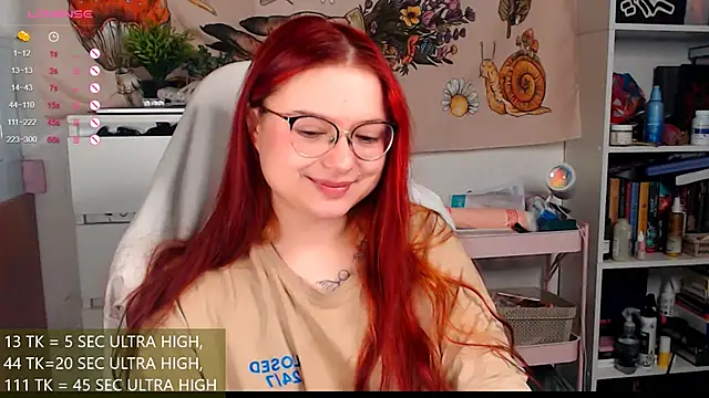 Snapshot of me__hanna chatting on 12-15-25, 01:32 me hanna online show from 12-15-25, 01:32