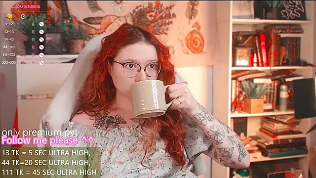 Snapshot of me__hanna chatting on 02-17-26, 03:25 me hanna online show from 02-17-26, 03:25