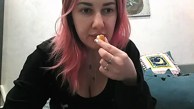 Snapshot of BlueXOwl chatting on 02-10-25, 06:03 BlueXOwl online show from 02-10-25, 06:03