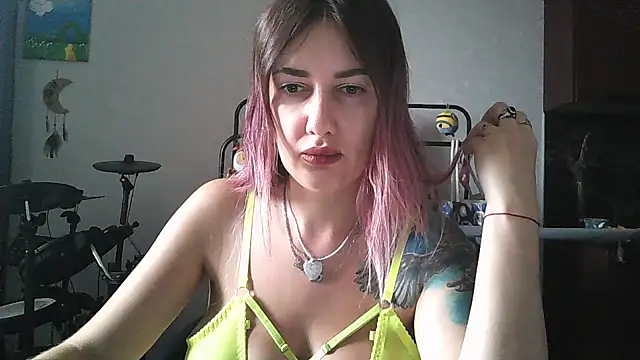 Snapshot of BlueXOwl chatting on 09-11-25, 01:22 BlueXOwl online show from 09-11-25, 01:22