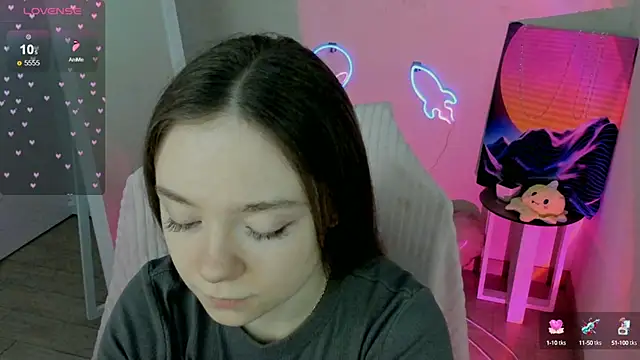 Snapshot of Florence_meow chatting on 02-19-25, 07:50 Florence meow online show from 02-19-25, 07:50