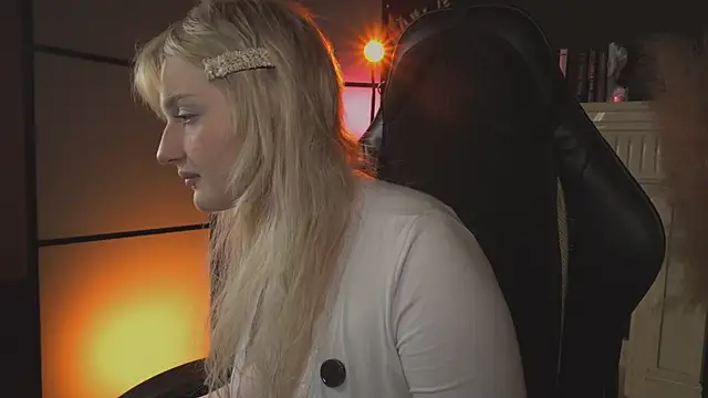 ELLIEJAY online show from 06-19-26, 05:45