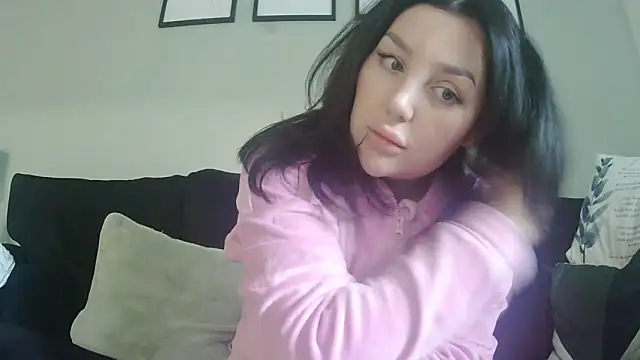 Snapshot of magical_mia chatting on 11-05-25, 11:43 magical mia online show from 11-05-25, 11:43