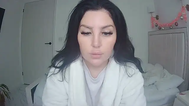 Snapshot of magical_mia chatting on 12-04-25, 10:46 magical mia online show from 12-04-25, 10:46