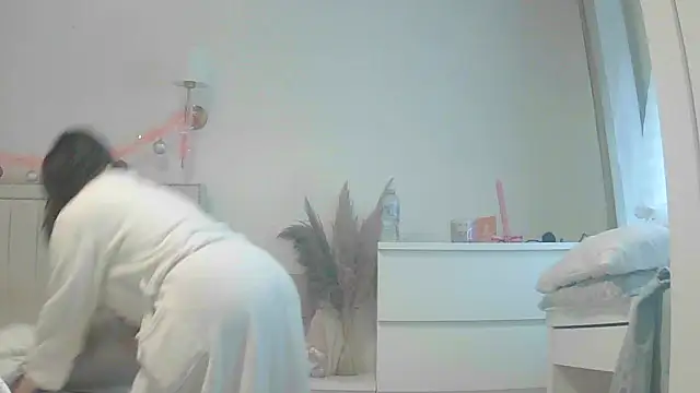 Snapshot of magical_mia chatting on 12-23-25, 10:02 magical mia online show from 12-23-25, 10:02