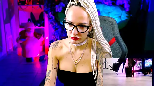 MonicaMaxwel online show from 11-15-25, 10:45