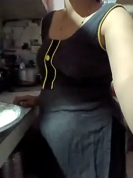 Snapshot of Ankita202 chatting on 11-14-25, 01:43 Ankita202 online show from 11-14-25, 01:43