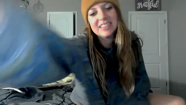 molly witha chance online show from 10-12-25, 06:23