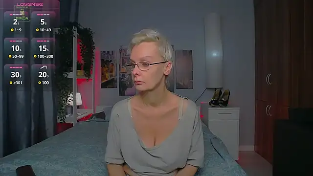 Snapshot of HelgaHimmell chatting on 12-04-24, 04:05 HelgaHimmell online show from 12-04-24, 04:05