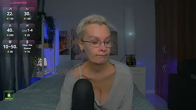 Snapshot of HelgaHimmell chatting on 12-14-24, 05:14 HelgaHimmell online show from 12-14-24, 05:14
