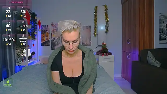 Snapshot of HelgaHimmell chatting on 12-20-24, 10:43 HelgaHimmell online show from 12-20-24, 10:43