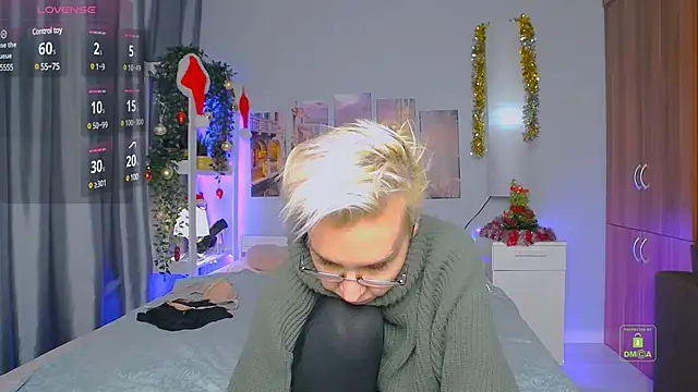 Snapshot of HelgaHimmell chatting on 12-21-24, 01:47 HelgaHimmell online show from 12-21-24, 01:47