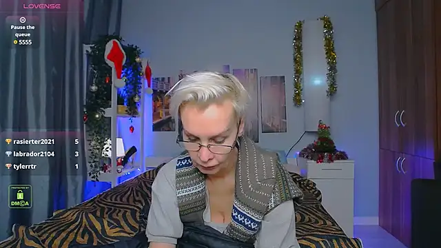 Snapshot of HelgaHimmell chatting on 12-22-24, 12:50 HelgaHimmell online show from 12-22-24, 12:50