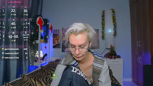 Snapshot of HelgaHimmell chatting on 12-22-24, 03:55 HelgaHimmell online show from 12-22-24, 03:55
