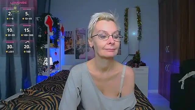 Snapshot of HelgaHimmell chatting on 12-23-24, 10:01 HelgaHimmell online show from 12-23-24, 10:01