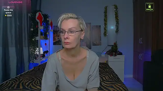 Snapshot of HelgaHimmell chatting on 12-24-24, 04:08 HelgaHimmell online show from 12-24-24, 04:08
