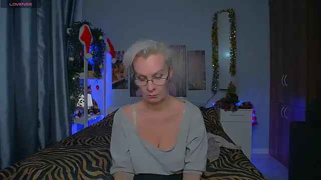 Snapshot of HelgaHimmell chatting on 01-05-25, 12:42 HelgaHimmell online show from 01-05-25, 12:42