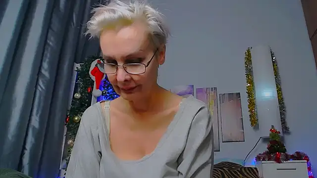 Snapshot of HelgaHimmell chatting on 01-13-25, 01:34 HelgaHimmell online show from 01-13-25, 01:34