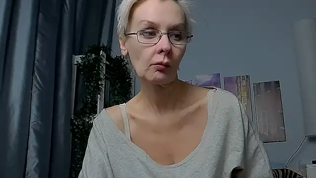 Snapshot of HelgaHimmell chatting on 01-19-25, 03:50 HelgaHimmell online show from 01-19-25, 03:50