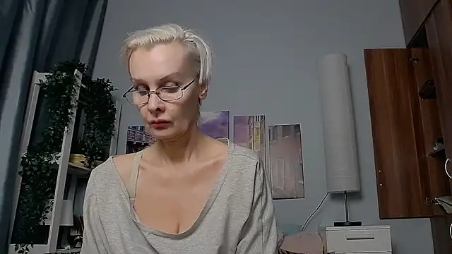 Snapshot of HelgaHimmell chatting on 01-22-25, 01:42 HelgaHimmell online show from 01-22-25, 01:42