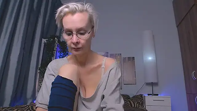Snapshot of HelgaHimmell chatting on 01-27-25, 03:37 HelgaHimmell online show from 01-27-25, 03:37