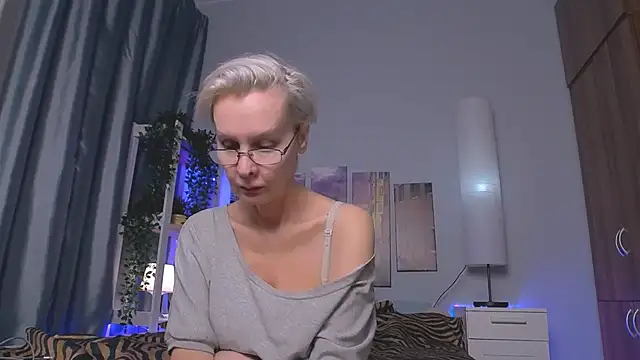 Snapshot of HelgaHimmell chatting on 01-27-25, 06:41 HelgaHimmell online show from 01-27-25, 06:41