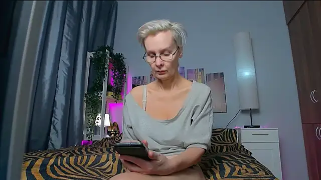 Snapshot of HelgaHimmell chatting on 01-31-25, 03:52 HelgaHimmell online show from 01-31-25, 03:52
