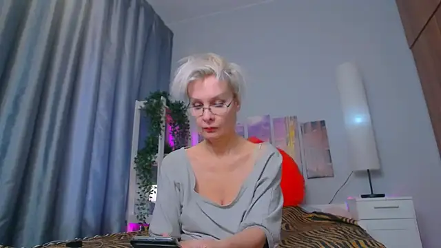 Snapshot of HelgaHimmell chatting on 02-15-25, 10:44 HelgaHimmell online show from 02-15-25, 10:44