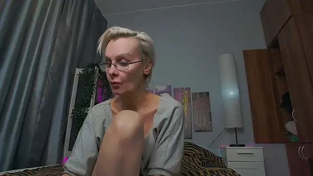 Snapshot of HelgaHimmell chatting on 02-27-25, 02:21 HelgaHimmell online show from 02-27-25, 02:21