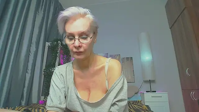 Snapshot of HelgaHimmell chatting on 02-28-25, 11:23 HelgaHimmell online show from 02-28-25, 11:23