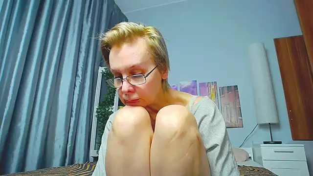 Snapshot of HelgaHimmell chatting on 03-10-25, 01:12 HelgaHimmell online show from 03-10-25, 01:12