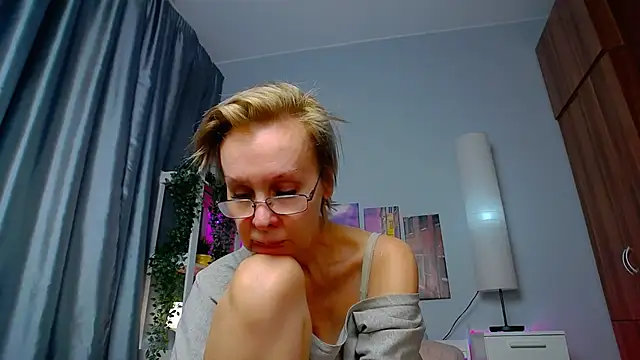 Snapshot of HelgaHimmell chatting on 03-11-25, 02:32 HelgaHimmell online show from 03-11-25, 02:32
