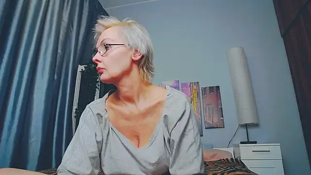 Snapshot of HelgaHimmell chatting on 03-12-25, 11:44 HelgaHimmell online show from 03-12-25, 11:44