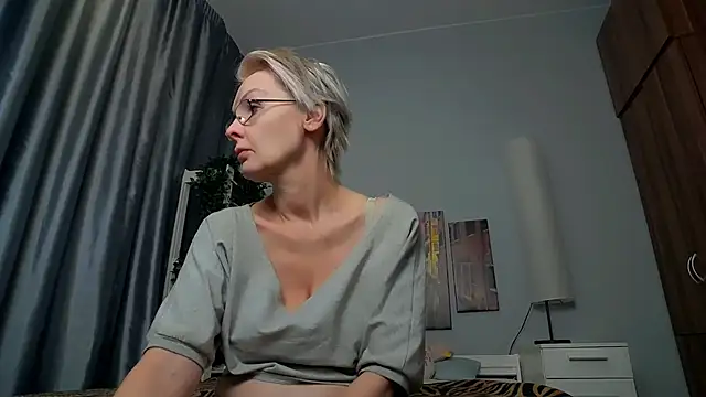 Snapshot of HelgaHimmell chatting on 03-17-25, 04:08 HelgaHimmell online show from 03-17-25, 04:08