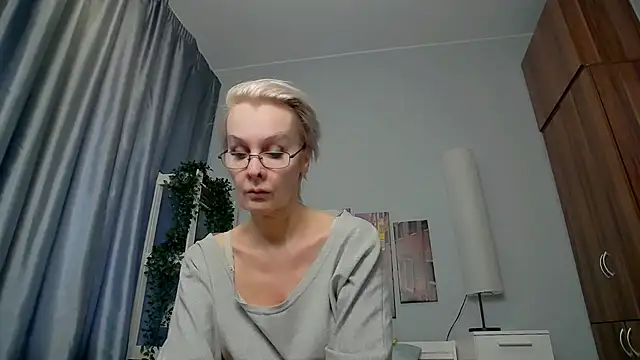 Snapshot of HelgaHimmell chatting on 03-17-25, 07:13 HelgaHimmell online show from 03-17-25, 07:13