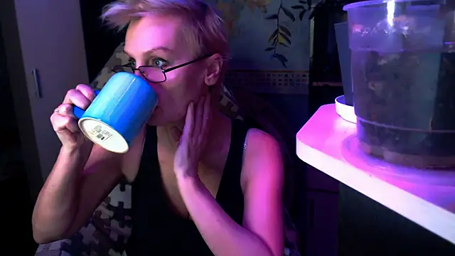 HelgaHimmell online show from 04-06-26, 09:49